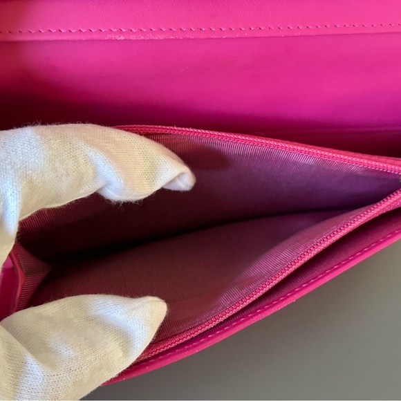 Chanel Bifold Fuchsia / Pink Quilted Caviar Leather Wallet - Picture 6 of 16